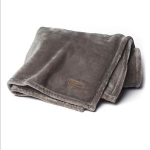 Columbia Super Soft Plush Throw